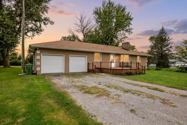 11037 141st ST, Davenport, IA 52804