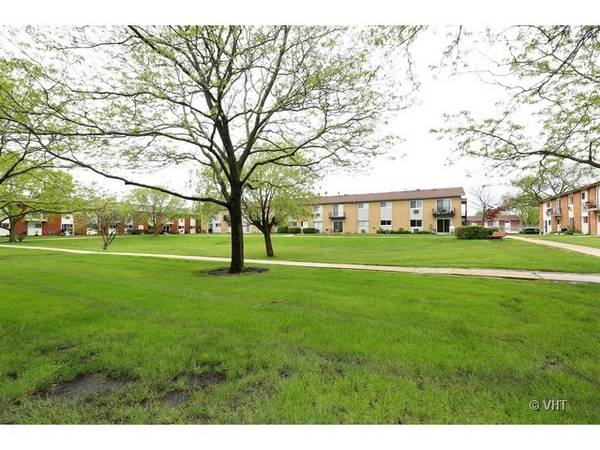 8836 N Western AVE #104D, Des Plaines, IL 60016