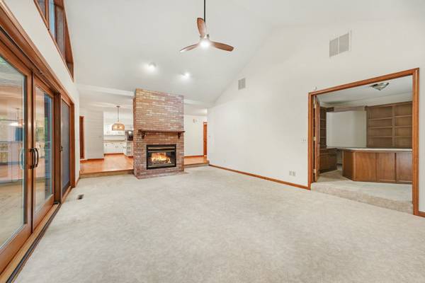 433 Brookshire CT, Valparaiso, IN 46385