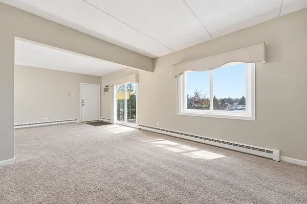 940 N Rohlwing RD #201A, Addison, IL 60101
