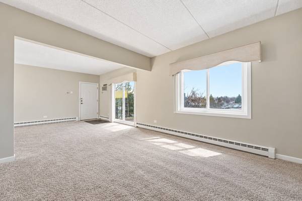 940 N Rohlwing RD #201A, Addison, IL 60101