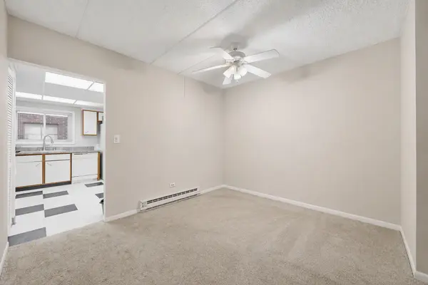 940 N Rohlwing RD #201A, Addison, IL 60101