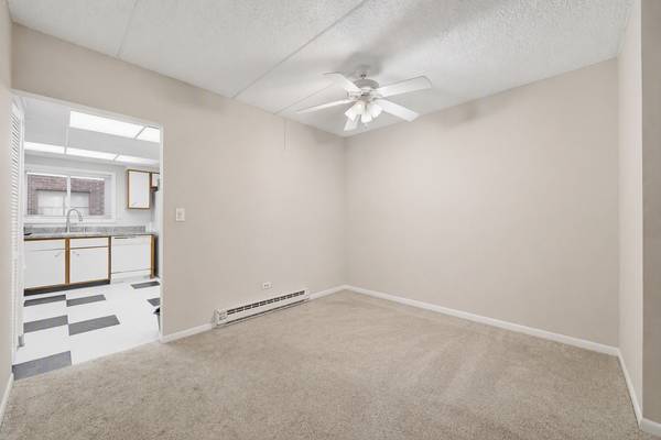 940 N Rohlwing RD #201A, Addison, IL 60101