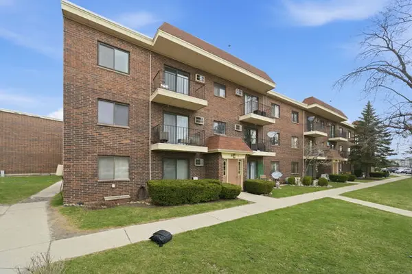 940 N Rohlwing RD #201A, Addison, IL 60101