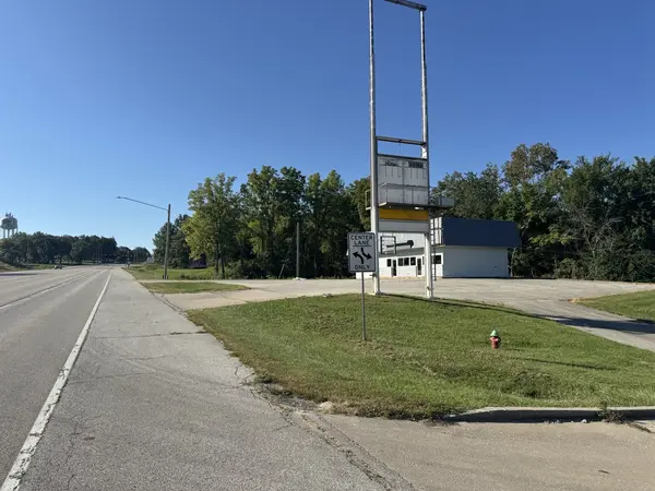 1318 N Lafayette ST, Macomb, IL 61455