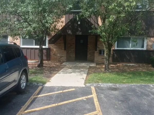 2220 Arbor CIR #26, Downers Grove, IL 60515