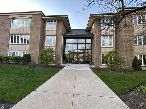 1 Oak Brook Club DR #A105, Oak Brook, IL 60523