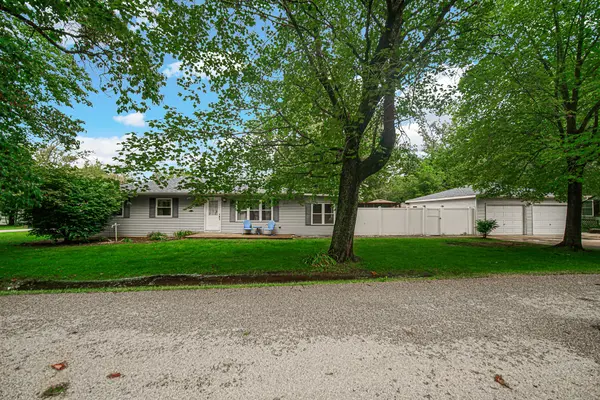 140 Hjelm RD, Porter, IN 46304