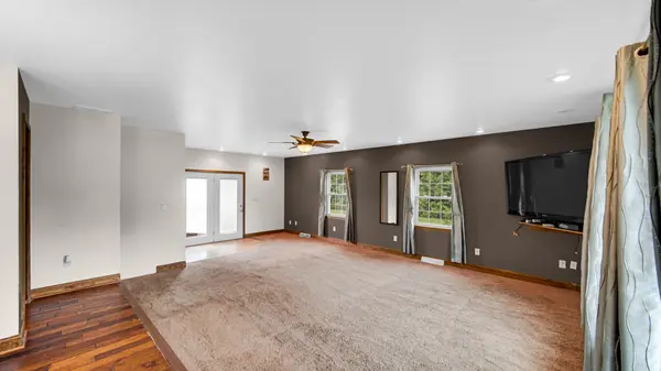 8973 Luann DR, Demotte, IN 46310