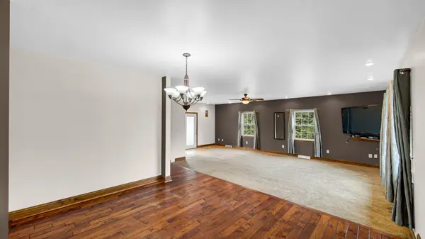 8973 Luann DR, Demotte, IN 46310