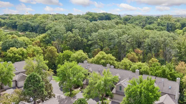 1640 Rose Hill CIR, Lauderdale, MN 55108