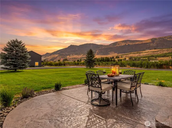 174 Sweetheart LN, Malaga, WA 98828