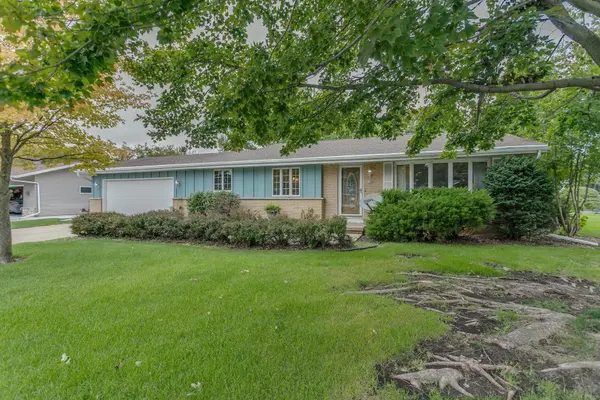 934 NICOLET AVE, Oshkosh, WI 54901