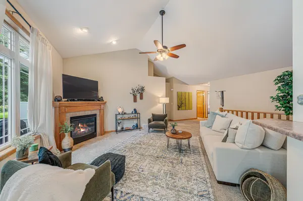 646 S LINCOLN ST, Hortonville, WI 54944