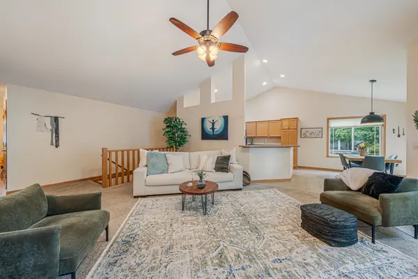 646 S LINCOLN ST, Hortonville, WI 54944
