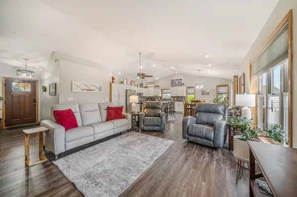 206 DONOVAN CIR, Rosendale, WI 54974