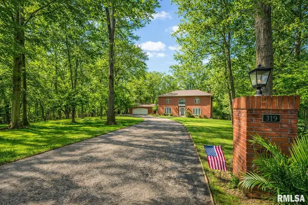 319 W RAVINWOODS RD, Peoria, IL 61615