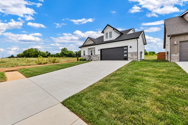 2737 Brewster Dr, Clarksville, TN 37042