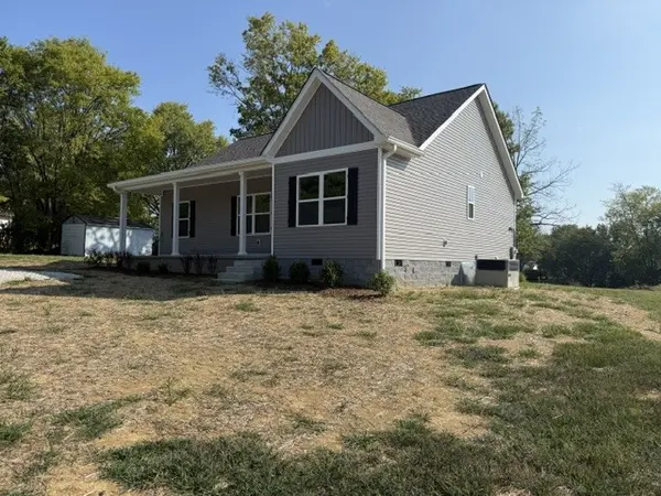 190 College St S, Mc Ewen, TN 37101
