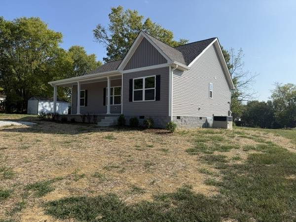 190 College St S, Mc Ewen, TN 37101