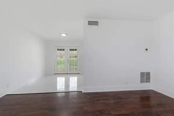 731 McPherson Dr, Nashville, TN 37221