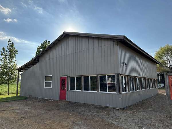 135 JAYCEE LN, Adamsville, TN 38310