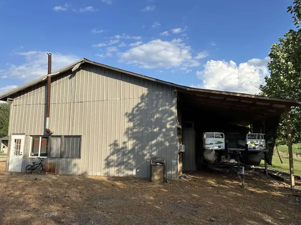 135 JAYCEE LN, Adamsville, TN 38310