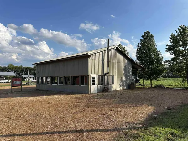 135 JAYCEE LN, Adamsville, TN 38310