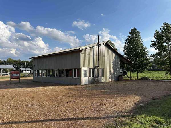 135 JAYCEE LN, Adamsville, TN 38310