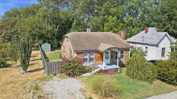 953 S Weaver AVE, Springfield, MO 65806