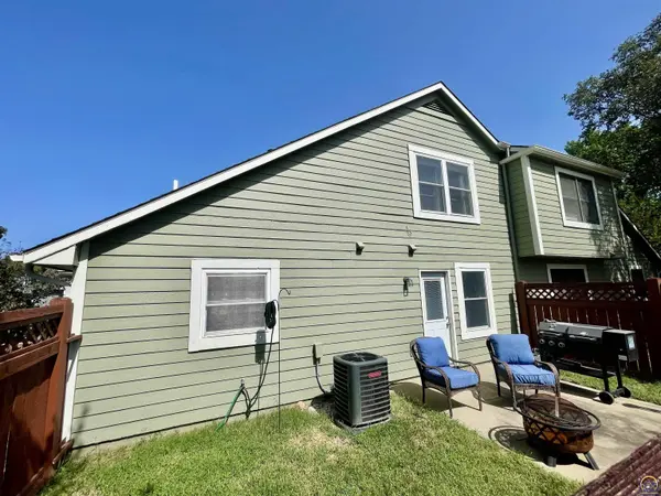 2222 Breckenridge DR, Lawrence, KS 66047