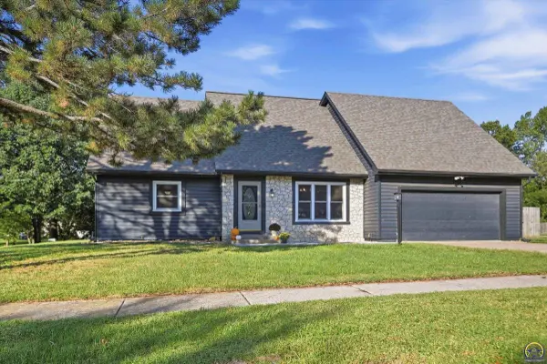 2407 SW Pepperwood RD, Topeka, KS 66614
