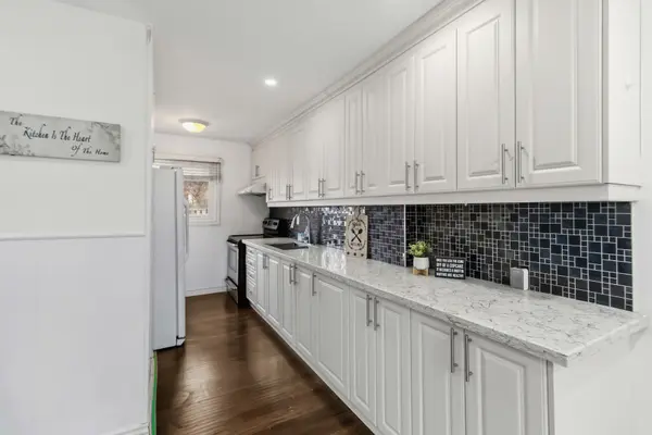 11 Grantbrook CT, Brampton, ON L6S 2K8
