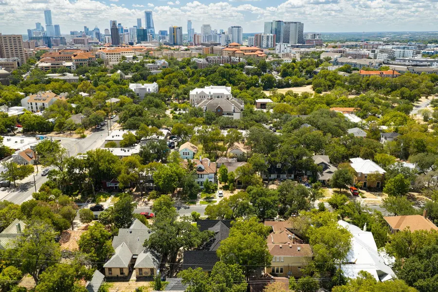 106 Laurel LN, Austin, TX 78705
