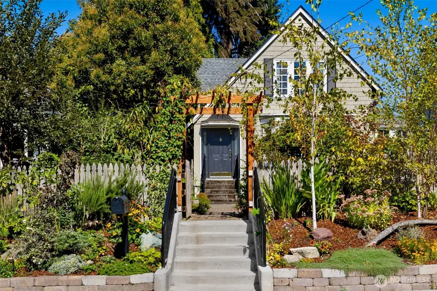 1912 Gregory WAY, Bremerton, WA 98337