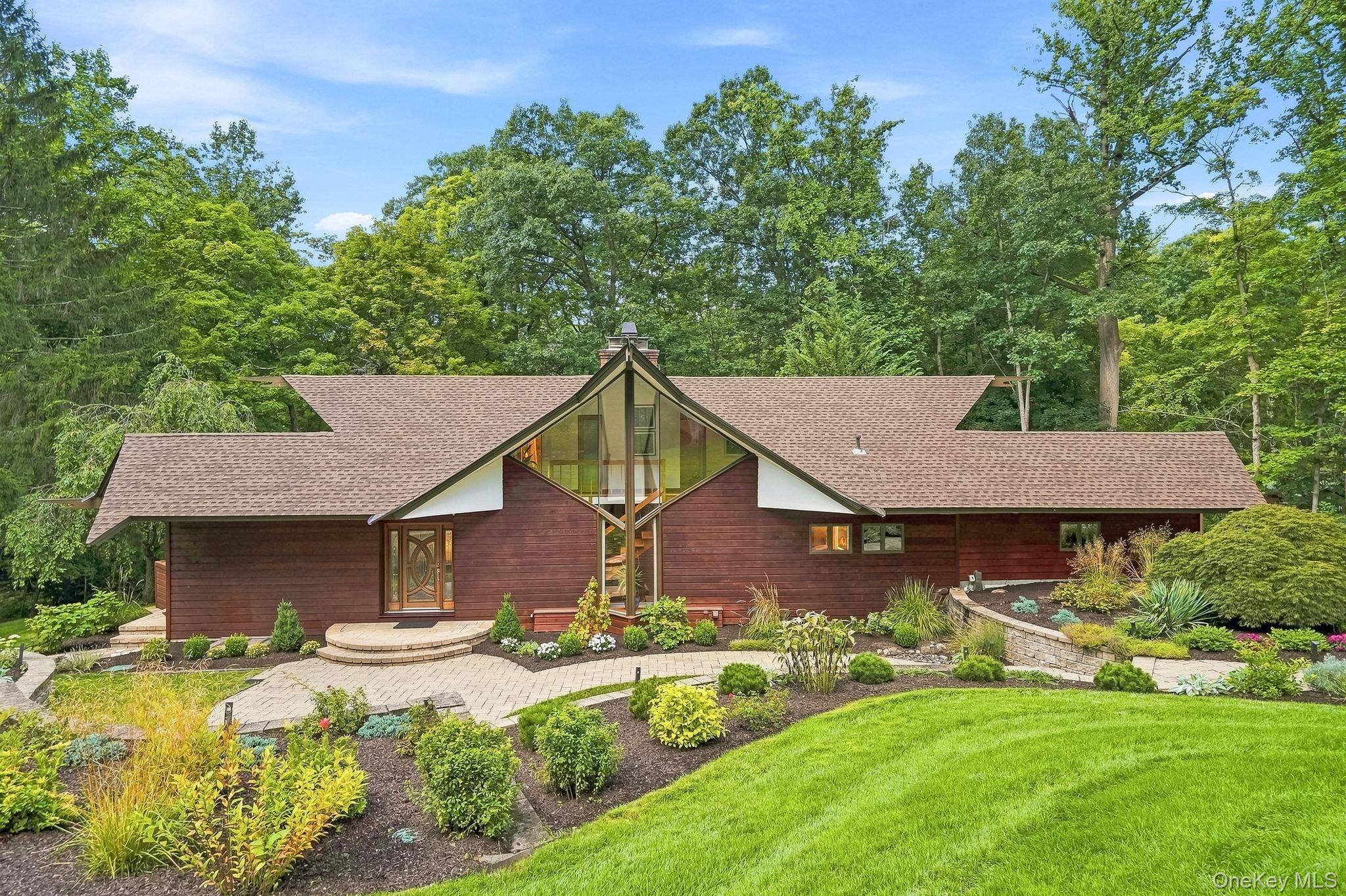543 Scarborough RD, Briarcliff Manor, NY 10510