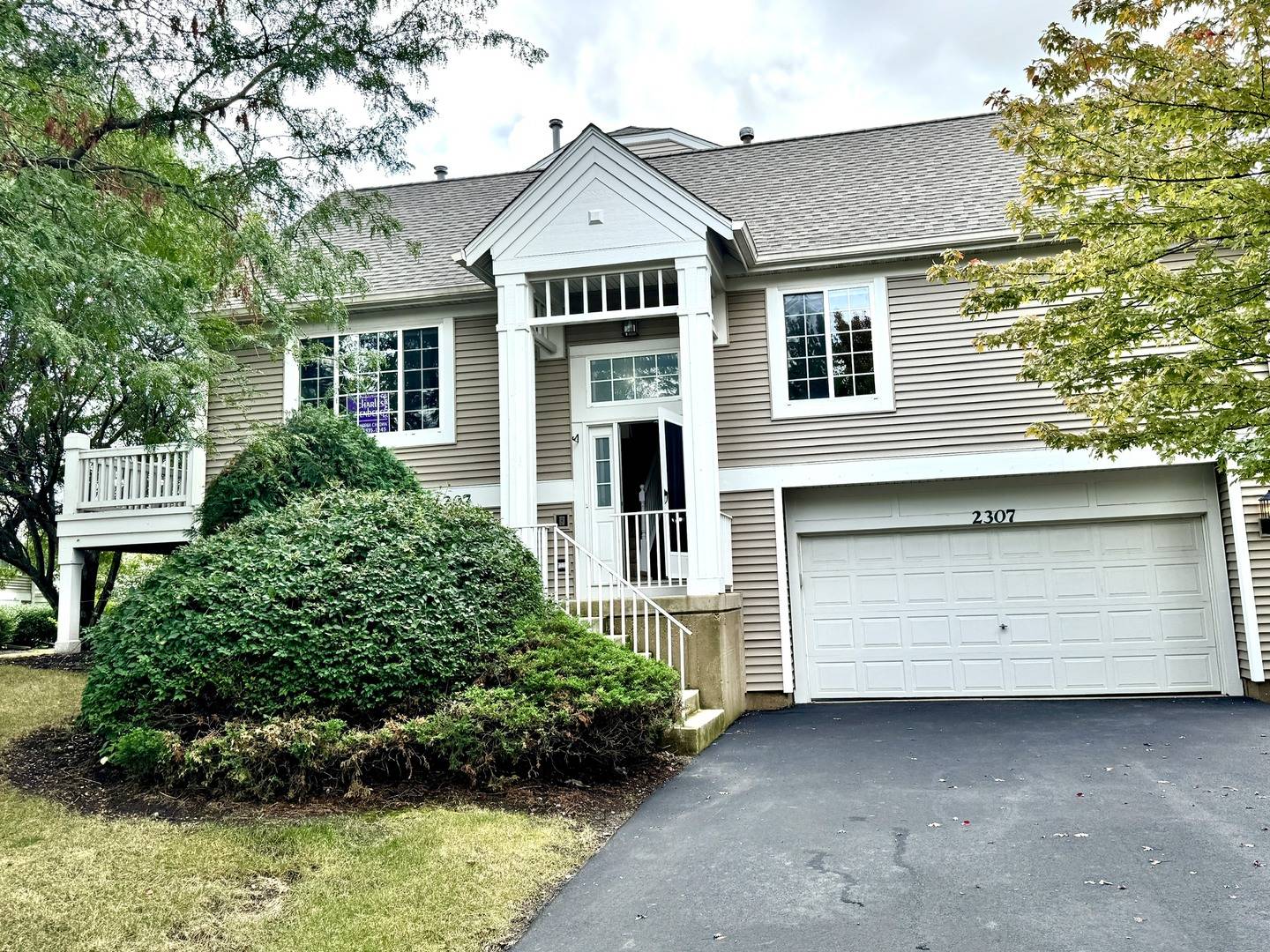 2307 Twilight DR #2307, Aurora, IL 60503