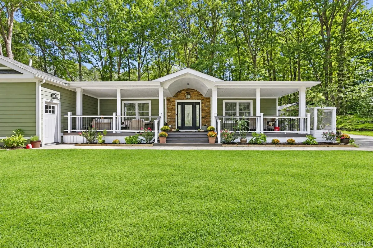 5 Cricket Hollow RD, Setauket, NY 11733