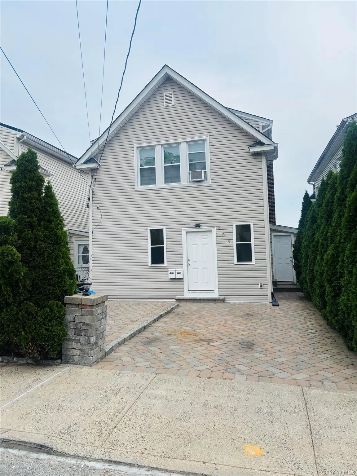 284 Somerville PL #1, Yonkers, NY 10703