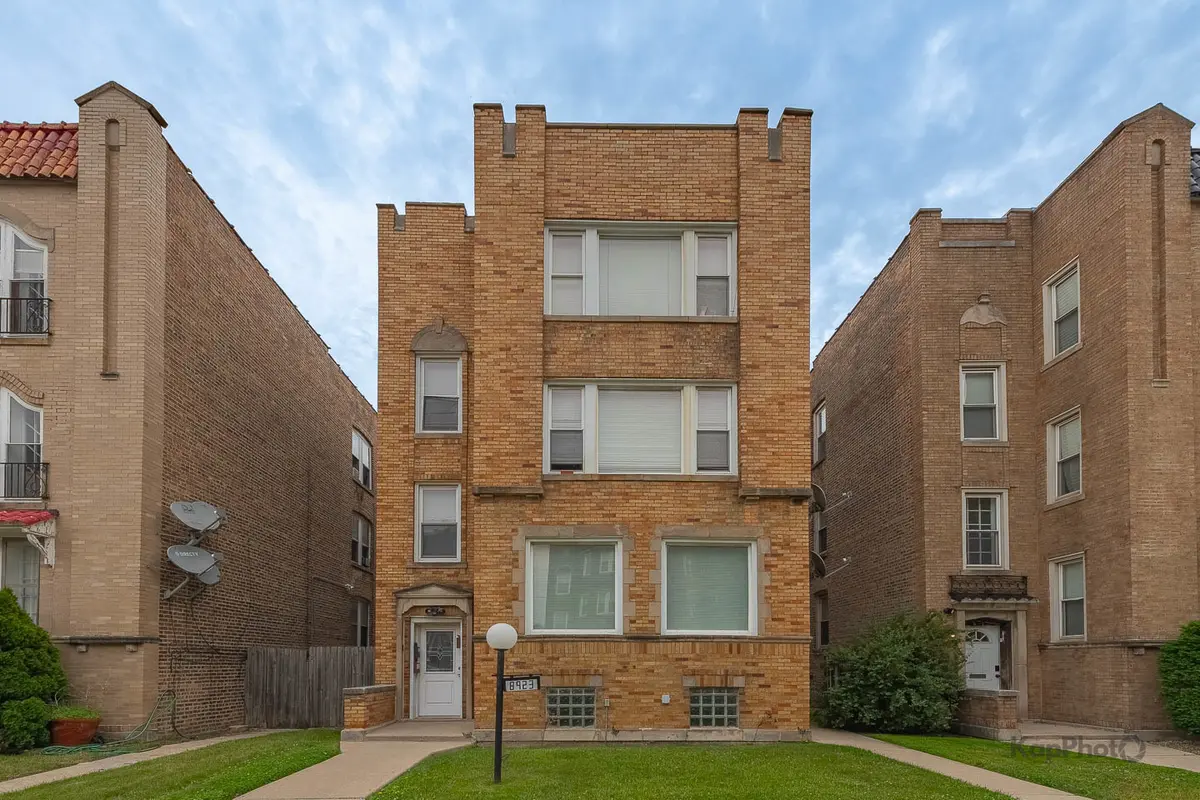 8923 S Blackstone AVE, Chicago, IL 60617