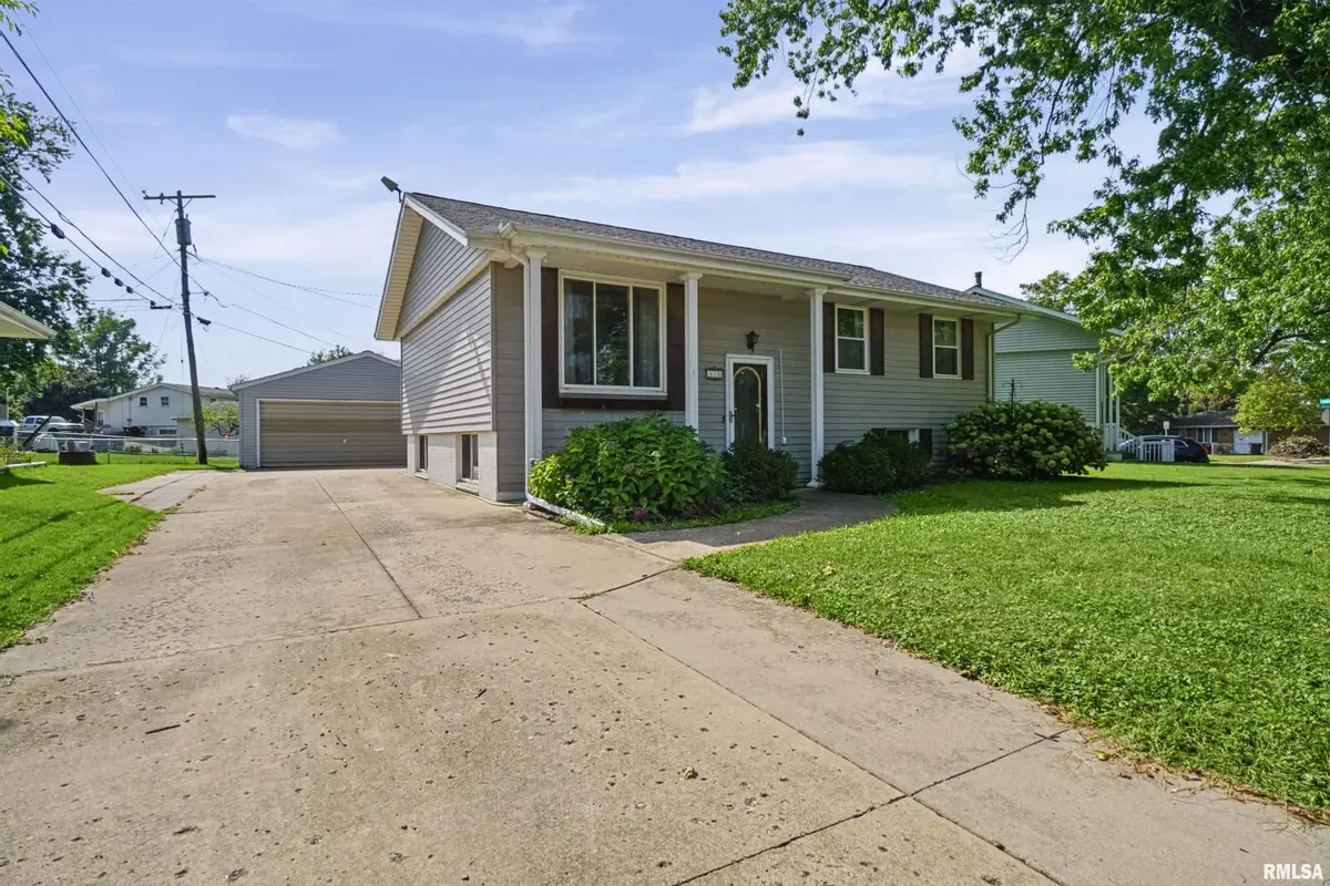 110 S MEADOWVIEW LN, Washington, IL 61571