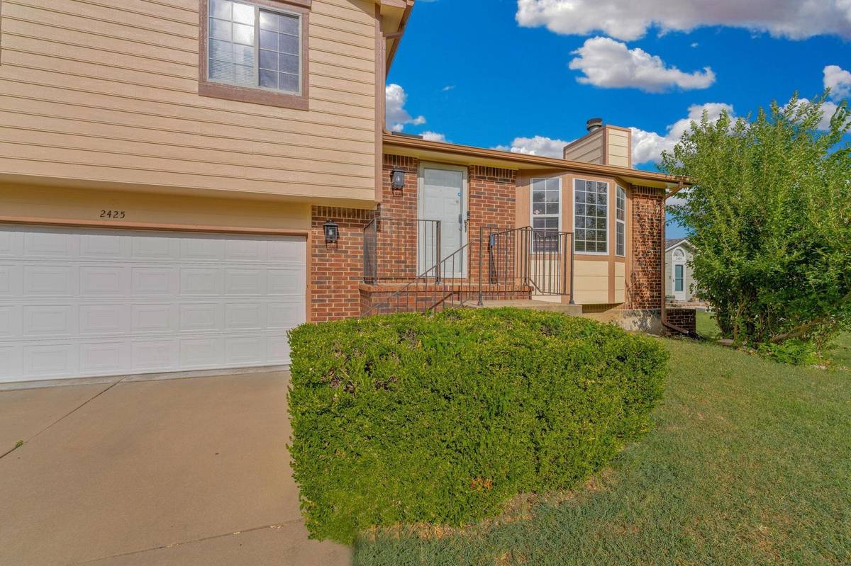 2425 N Beacon Hill, Wichita, KS 67220