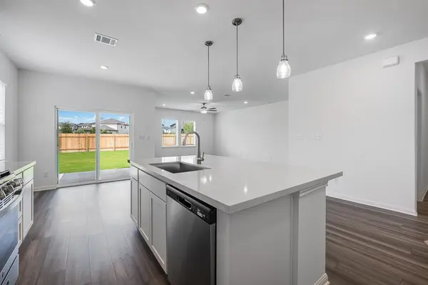 216 Betsy RD, Hutto, TX 78634