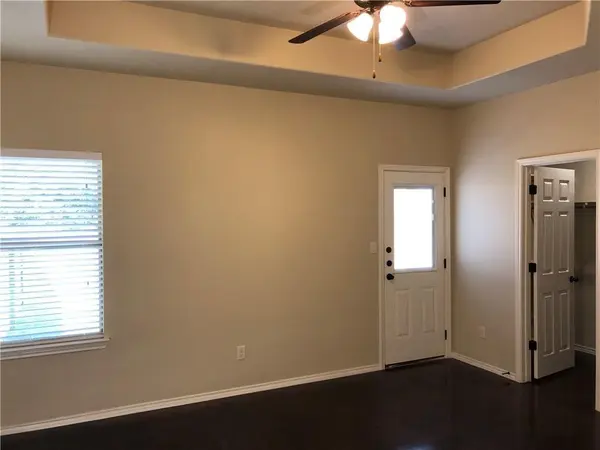 398 Jack Rabbit LN #B, Buda, TX 78610