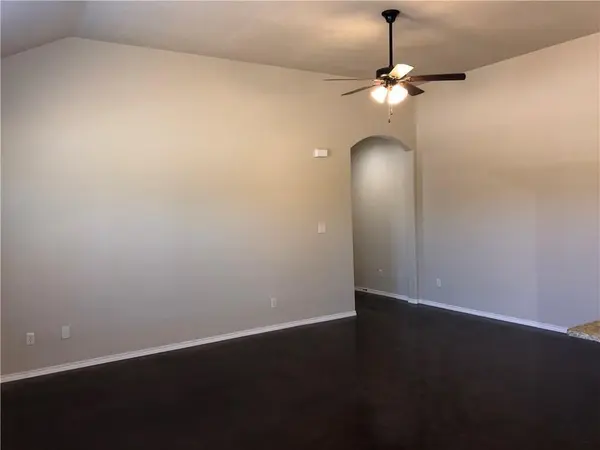398 Jack Rabbit LN #B, Buda, TX 78610