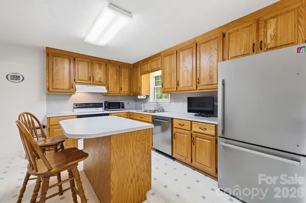 2112 Brittian LN, Lenoir, NC 28645