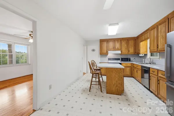 2112 Brittian LN, Lenoir, NC 28645
