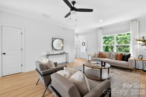 20724 Catawba AVE, Cornelius, NC 28031