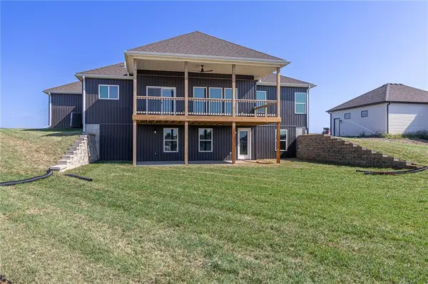 4700 Woodland Shores CT, St Joseph, MO 64505