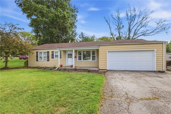 8519 W 69th TER, Overland Park, KS 66204